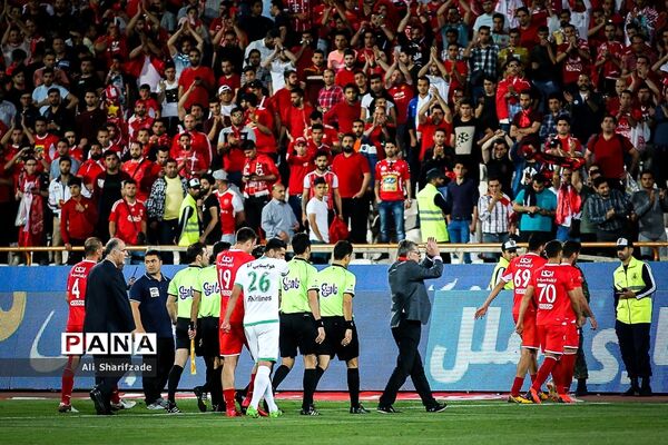 دیدار تیم‌های پرسپولیس و ماشین سازی تبریز