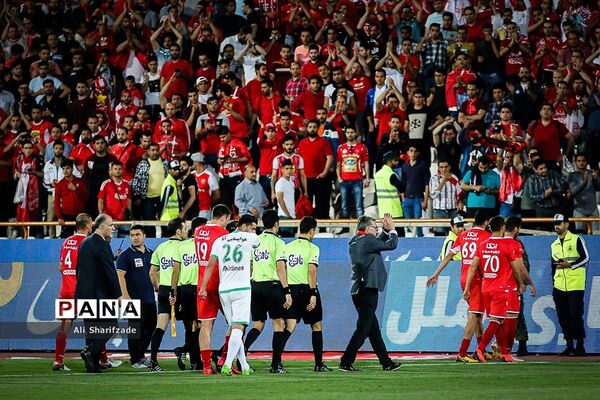 دیدار تیم‌های پرسپولیس و ماشین سازی تبریز