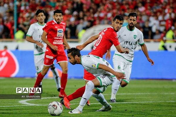 دیدار تیم‌های پرسپولیس و ماشین سازی تبریز