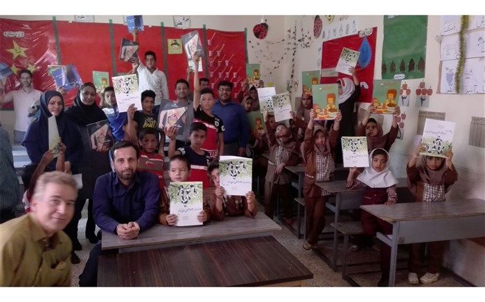 امداد فرهنگی کتابخانه سیار کانون خوزستان در روستای افشاری