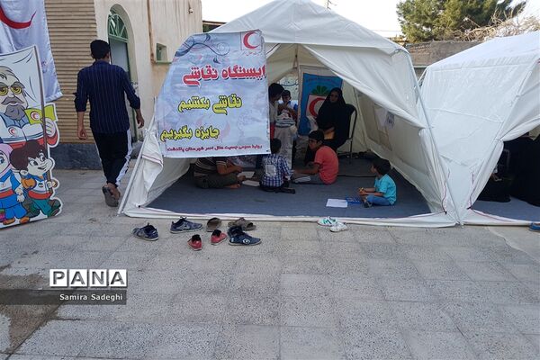 کاروان سلامت جمعیت هلال احمر پاکدشت در روستای قرمز تپه