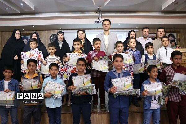آیین تجلیل از برگزیدگان مسابقات قرآن، عترت و نماز دانش‌آموزی در شهر قدس