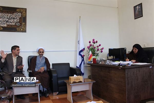 جلسه کارگروه استانی طرح و ساماندهی لباس فرم دانش آموزی