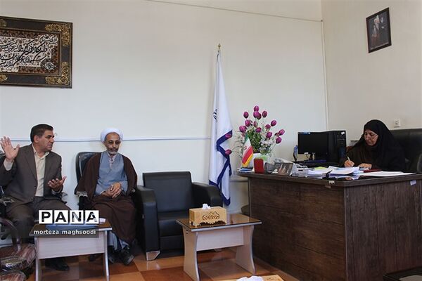 جلسه کارگروه استانی طرح و ساماندهی لباس فرم دانش آموزی