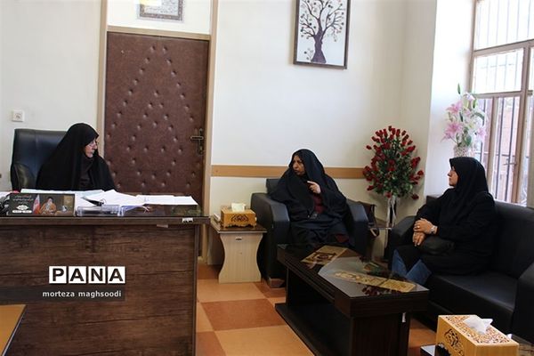 جلسه کارگروه استانی طرح و ساماندهی لباس فرم دانش آموزی