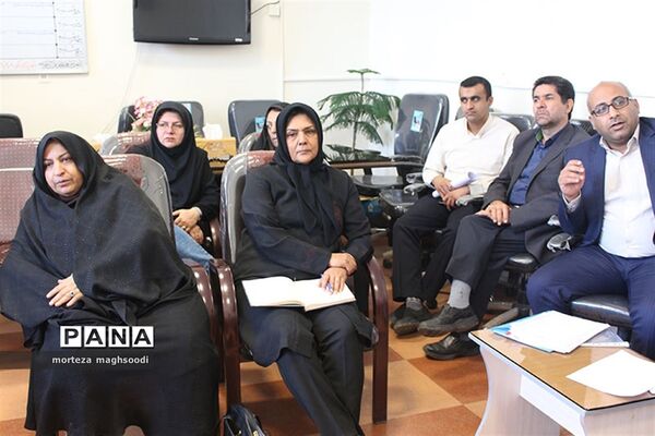 جلسه کارگروه استانی طرح و ساماندهی لباس فرم دانش آموزی