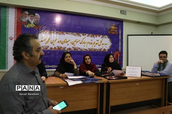 کمیته قیمت‌گذاری لباس فرم دانش‌آموزان خراسان رضوی