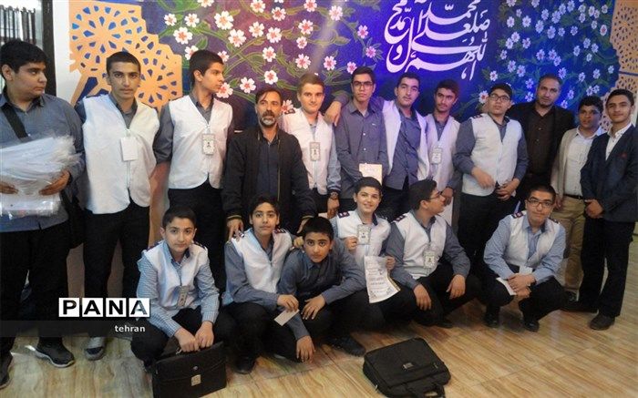 دبیرستانی که یک روز به دست دانش آموزان پیشتاز اداره شد