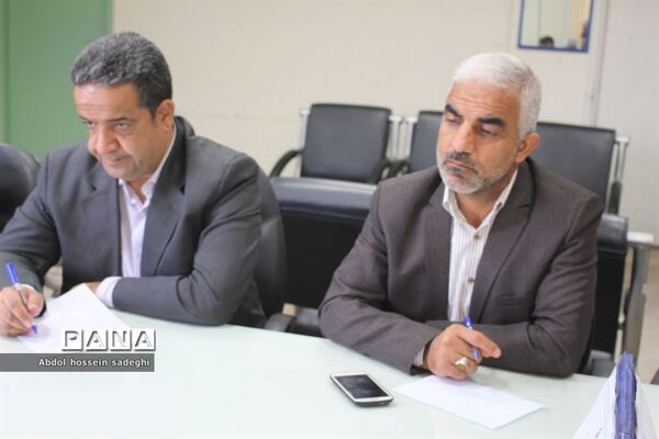 جلسه کار گروه استانی لباس فرم دانش آموزی استان بوشهر