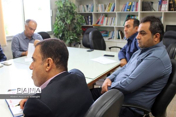جلسه کار گروه استانی لباس فرم دانش آموزی استان بوشهر