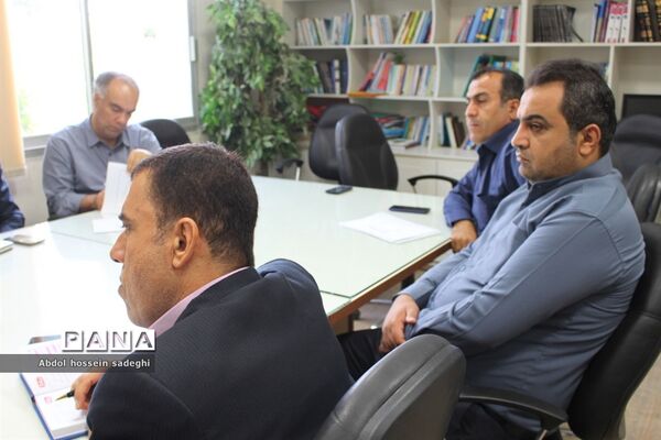 جلسه کار گروه استانی لباس فرم دانش آموزی استان بوشهر