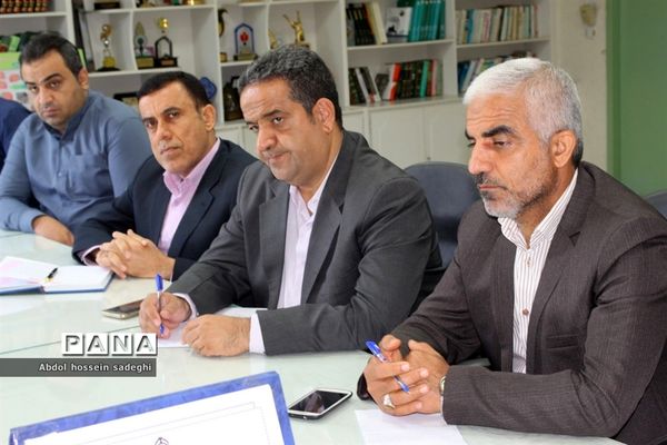 جلسه کار گروه استانی لباس فرم دانش آموزی استان بوشهر