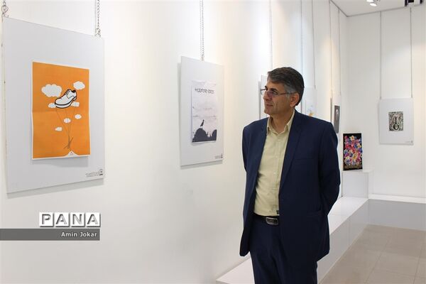 نمایشگاه آثار هنری هنرجویان گرافیک هنرستان غیردولتی نوآوران