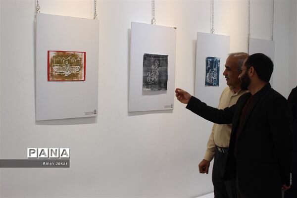 نمایشگاه آثار هنری هنرجویان گرافیک هنرستان غیردولتی نوآوران