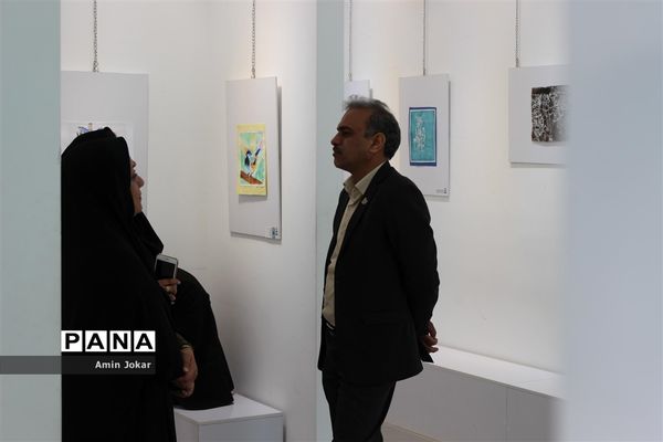 نمایشگاه آثار هنری هنرجویان گرافیک هنرستان غیردولتی نوآوران