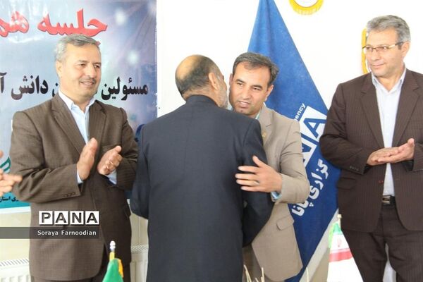 جلسه هم‌اندیشی  مدیر سازمان دانش‌آموزی خراسان شمالی  با مسئولان شهرستانها