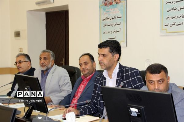 اولین جلسه کارگروه طرح ساماندهی‌‌، نظارت و مدیریت برتهیه و توزیع لباس فرم دانش‌آموزان