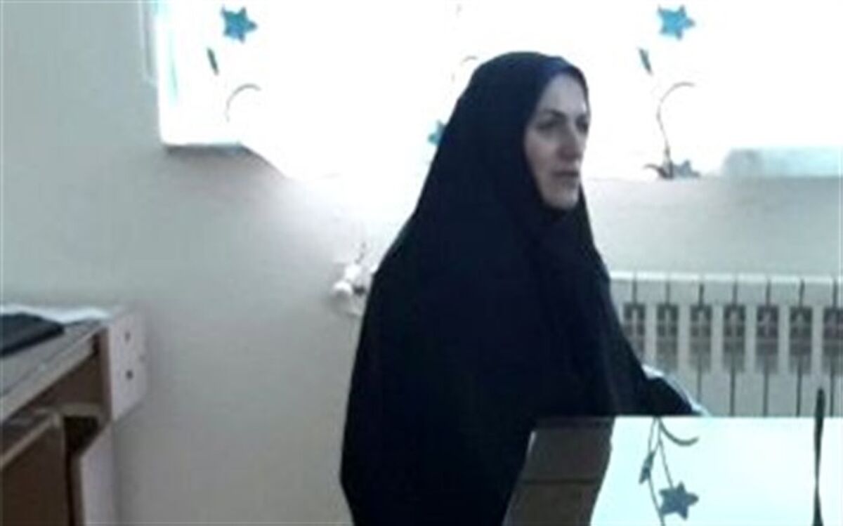 حکیمه؛ کودکی که معلم تمام وقت بود
