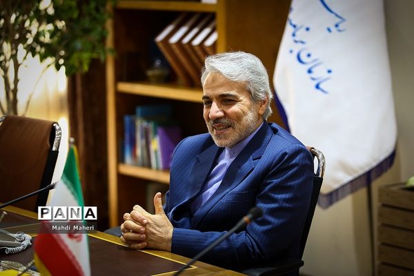 دیدار خیرین مدرسه‌ساز با رئیس سازمان برنامه و بودجه کشور