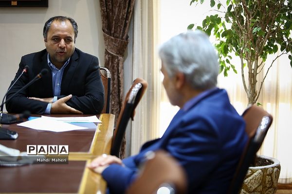 دیدار خیرین مدرسه‌ساز با رئیس سازمان برنامه و بودجه کشور