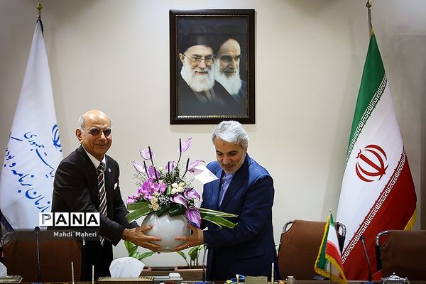 دیدار خیرین مدرسه‌ساز با رئیس سازمان برنامه و بودجه کشور