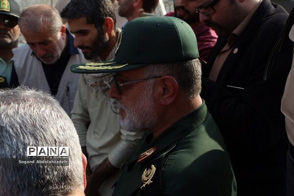بازدید معاون وزیر کشور  و فرمانده سازمان بسیج مستضعفین کشور ازمناطق‌سیل‌زده سیمرغ