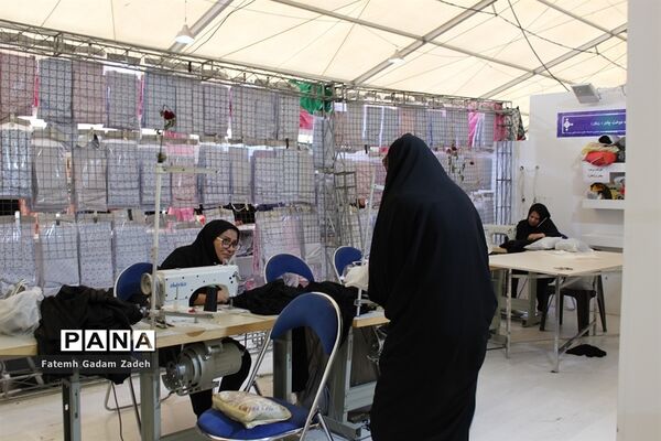 نمایشگاه مد و لباس ایرانی در پل طبیعت تهران