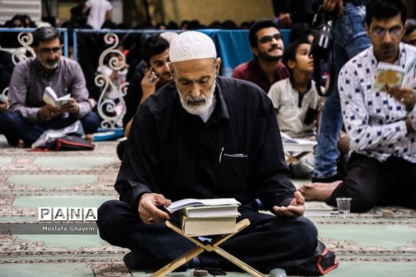 مراسم احیا شب نوزدهم ماه مبارک رمضان در مصلای آبادان