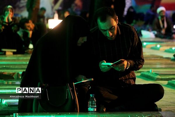 مراسم شب اول قدر در گلزار شهدای وادی رحمت تبریز