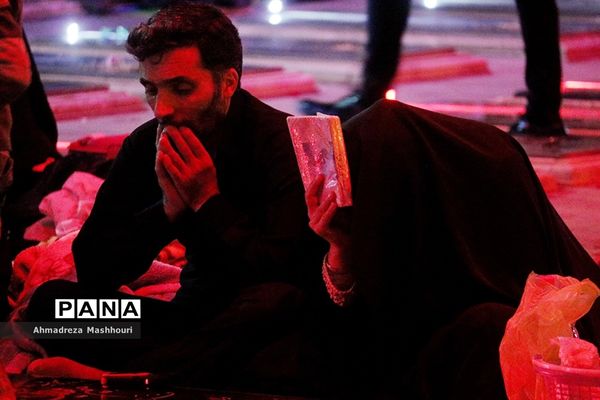 مراسم شب اول قدر در گلزار شهدای وادی رحمت تبریز