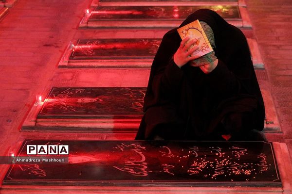 مراسم شب اول قدر در گلزار شهدای وادی رحمت تبریز