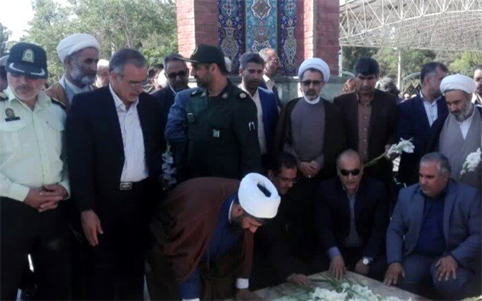 همزمان با سالروز آزادسازی خرمشهر، مزار شهدای گمنام قرچک گلباران شد