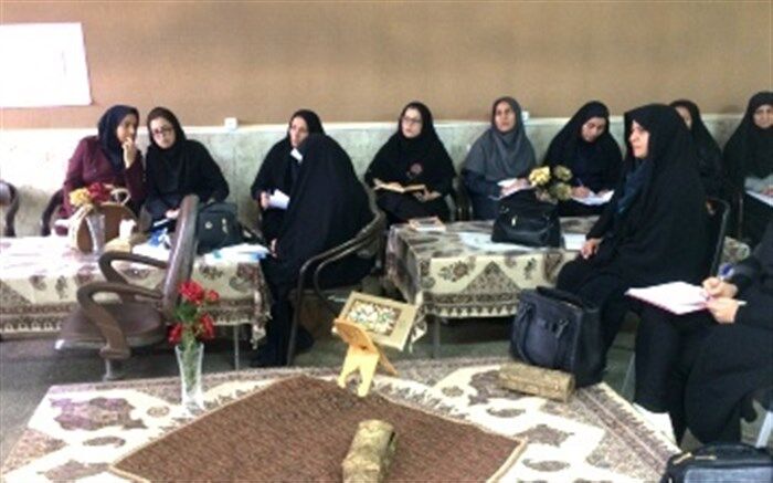 تلاش می‌کنیم آموزش‌دهندگان بر نوشتن طرح درس مسلط باشند