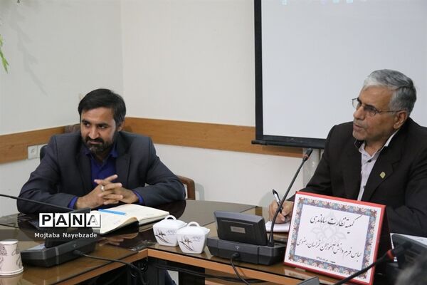 کمیته نظارت ساماندهی لباس فرم  دانش‌آموزان خراسان رضوی
