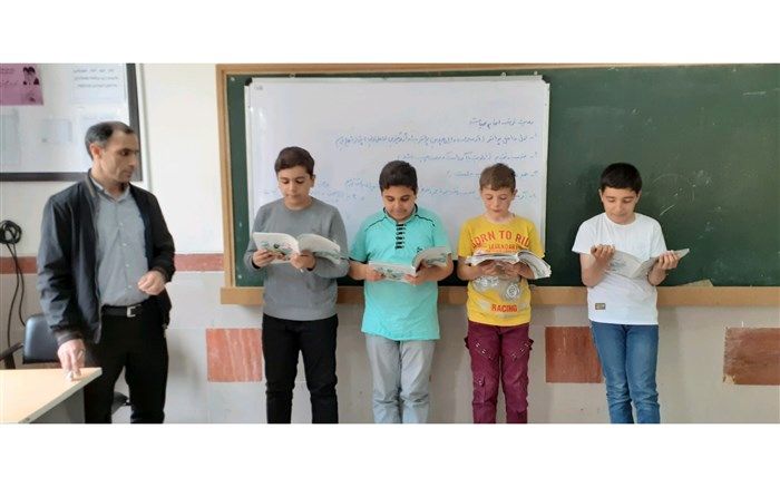 معلم نمونه  اهر: هرسال فکر می کنم اولین سال تدریس من است<img alt="" src="http://panacms.ir/Media/Image/1398/03/04/636943887650335698.jpg" style="width: 600px; height: 400px;" />