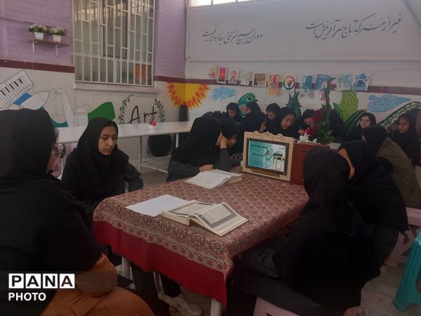 مسابقات حافظ خوانی در دبیرستان شهید محمدی پور خلیل آباد