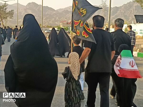 مشقِ عشق با پاهای کوچک روایت زائران خردسال کاشمر