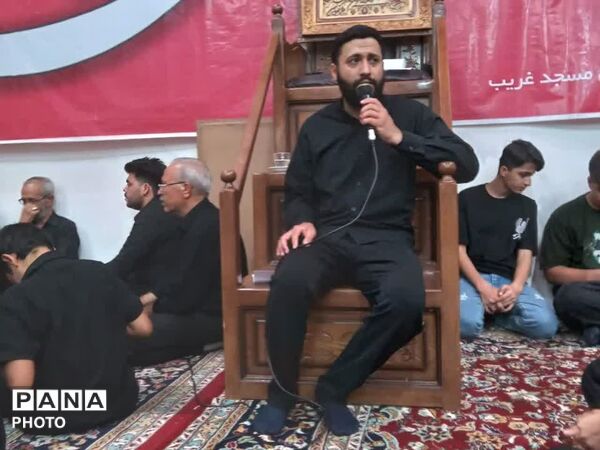 سینه زنی و عزاداری شام غریبان در حسینیه‌های روستای فدافن
