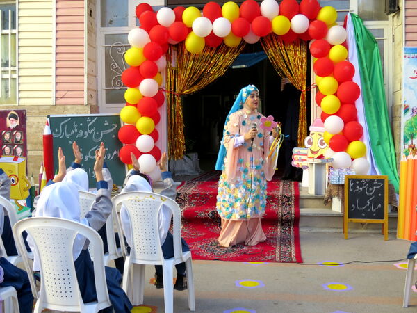 جشن شکوفه ها مدرسه ۱۷شهریور