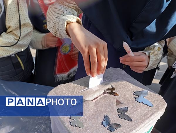 انتخابات شورای دانش آموزی در دبستان آرمینه مصلی نژاد ناحیه ۶ 