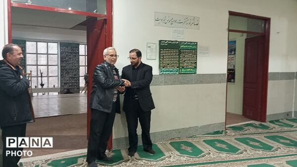  محفل انس با قرآن کریم در اداره آموزش و پرورش نیشابور 
