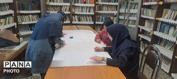  نقاشی همگانی با موضوع «ایرانِ قوی» در دبیرستان اهل‌البیت ناحیه 4 کرج 