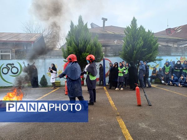 برگزاری مانور زلزله و ایمنی در مدارس خشکبیجار