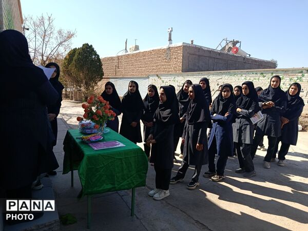 تجلیل از شاگردان برتر مدرسه گلشاد خلیل آباد