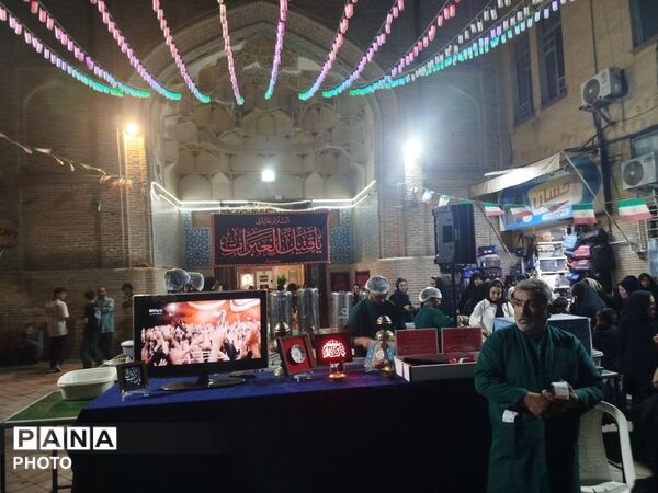 ‌گذری بر چایخانه فاطمه الزهرا در ششمین شب از مراسم عزاداری امام حسین در حسینیه امام خمینی 