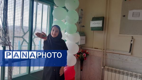 جشن دهه فجر و نیمه شعبان در دبیرستان سبحان و مائده شلیل