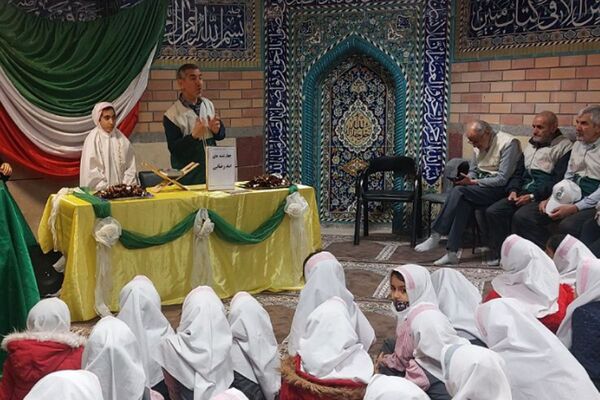 استقبال پرشور دانش‌آموزان دبستان صدیقه کبری(س)از خادمان رضوی در "چهارشنبه‌های امام رضایی"