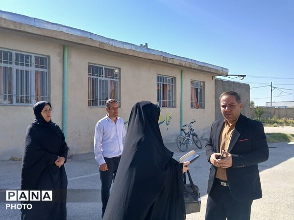 بازدید کارشناسان استانی از روند اجرایی پروژه مهر شهرستان درگزین 