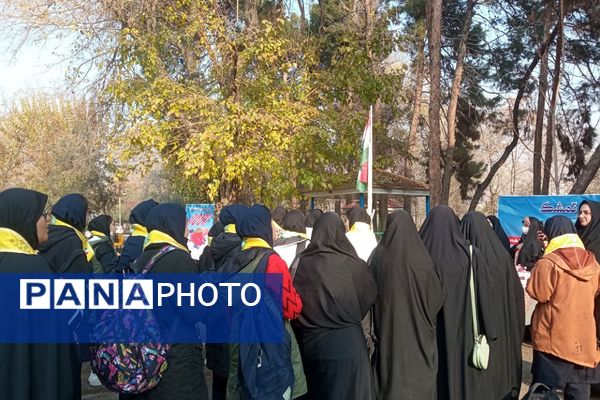 برگزاری اردو تمشک با حضور دانش‌آموزان منطقه کهریزک 