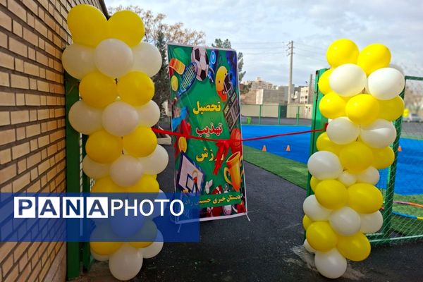 مدرسه خیری حسینی‌راد با چمن مصنوعی و پنل خورشیدی گشایش یافت